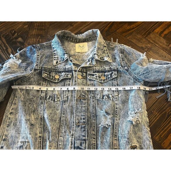 Fantasic Fawn Distressed Acid Wash Jean Jacket Women S Thrashed Fringe Trucker - Picture 5 of 10